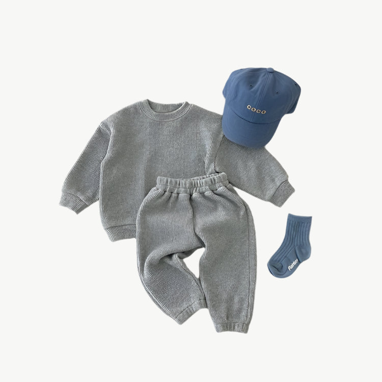 Bequemer Trainingsanzug aus Bio - Baumwolle für Kinder – Atmungsaktiv & Hypoallergen - Mayfair ModaGrau9M
