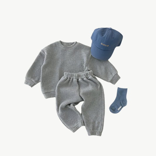 Bequemer Trainingsanzug aus Bio - Baumwolle für Kinder – Atmungsaktiv & Hypoallergen - Mayfair ModaGrau9M