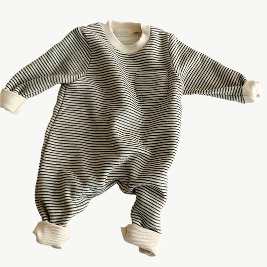 Gestreifter Pulloversuit aus 100% Bio - Baumwolle für Kinder – Atmungsaktiv & Hypoallergen - Mayfair ModaSchwarz6M