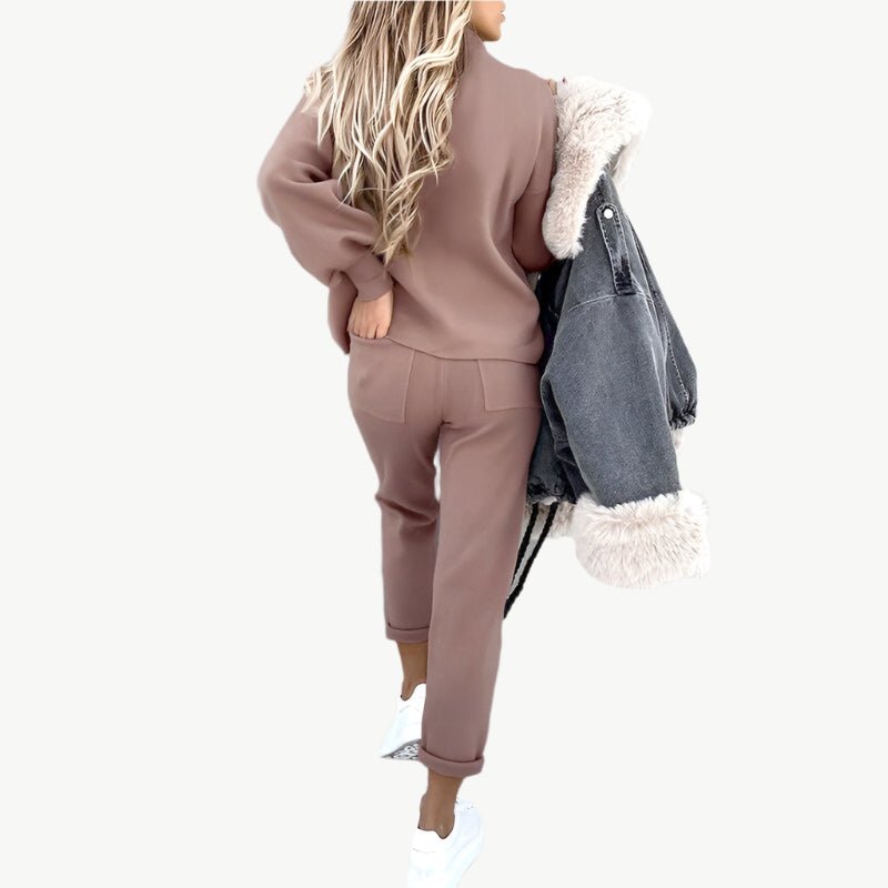 Jezebel - Modernes Pullover - und Hosenset - Mayfair ModaKhakiS