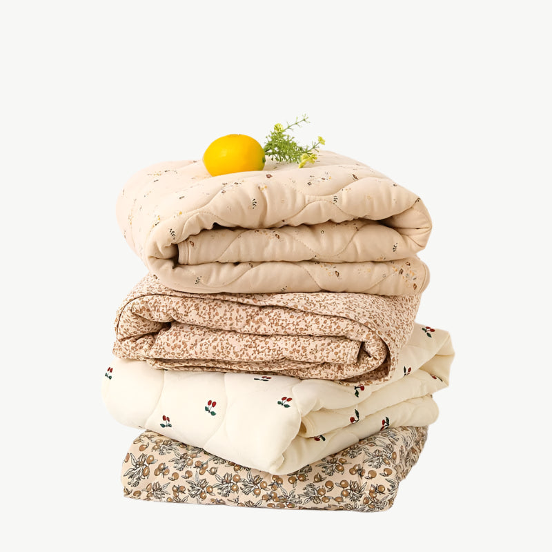 Kuschelige Bio - Baumwoll - Decke – Hypoallergen & Umweltfreundlich mit Niedlichen Drucken - Mayfair ModaMilchflasche85 x 100cm